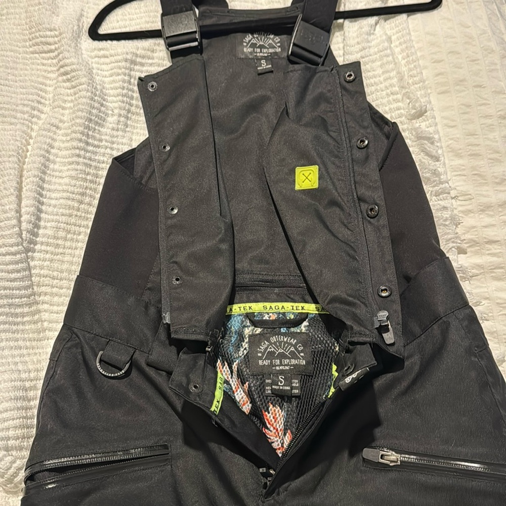 Saga Outwear Co Bib
Size small
Slightly used - great condition